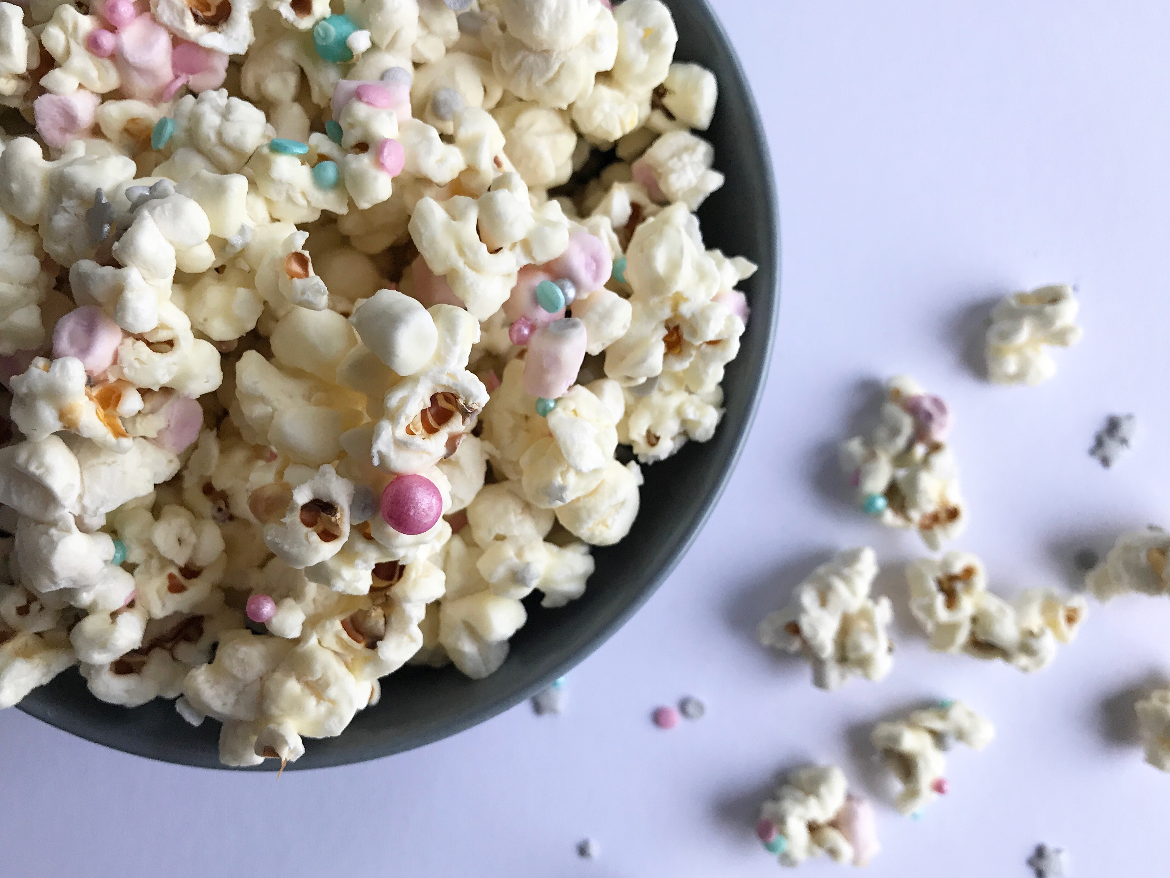 White Chocolate & Marshmallow Popcorn – The Bear & The Fox