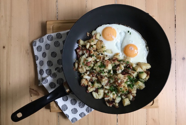 Bratkartoffeln Mit Sucuk Und Spiegelei — Rezepte Suchen