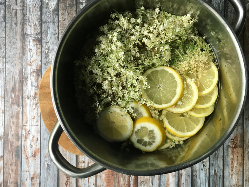 homemade elderflower cordial