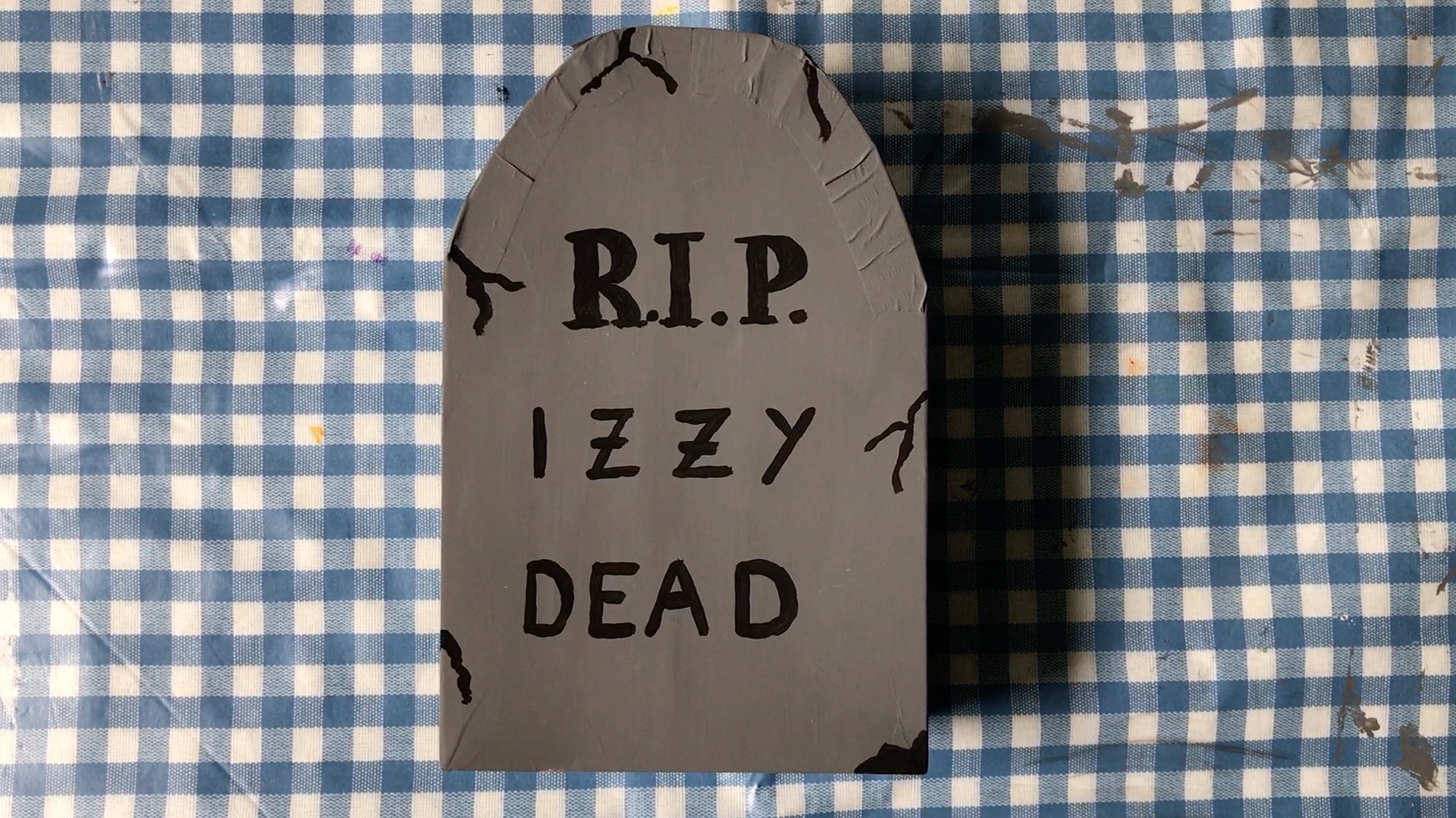 DIY Halloween Gravestone Decorations – The Bear &amp; The Fox
