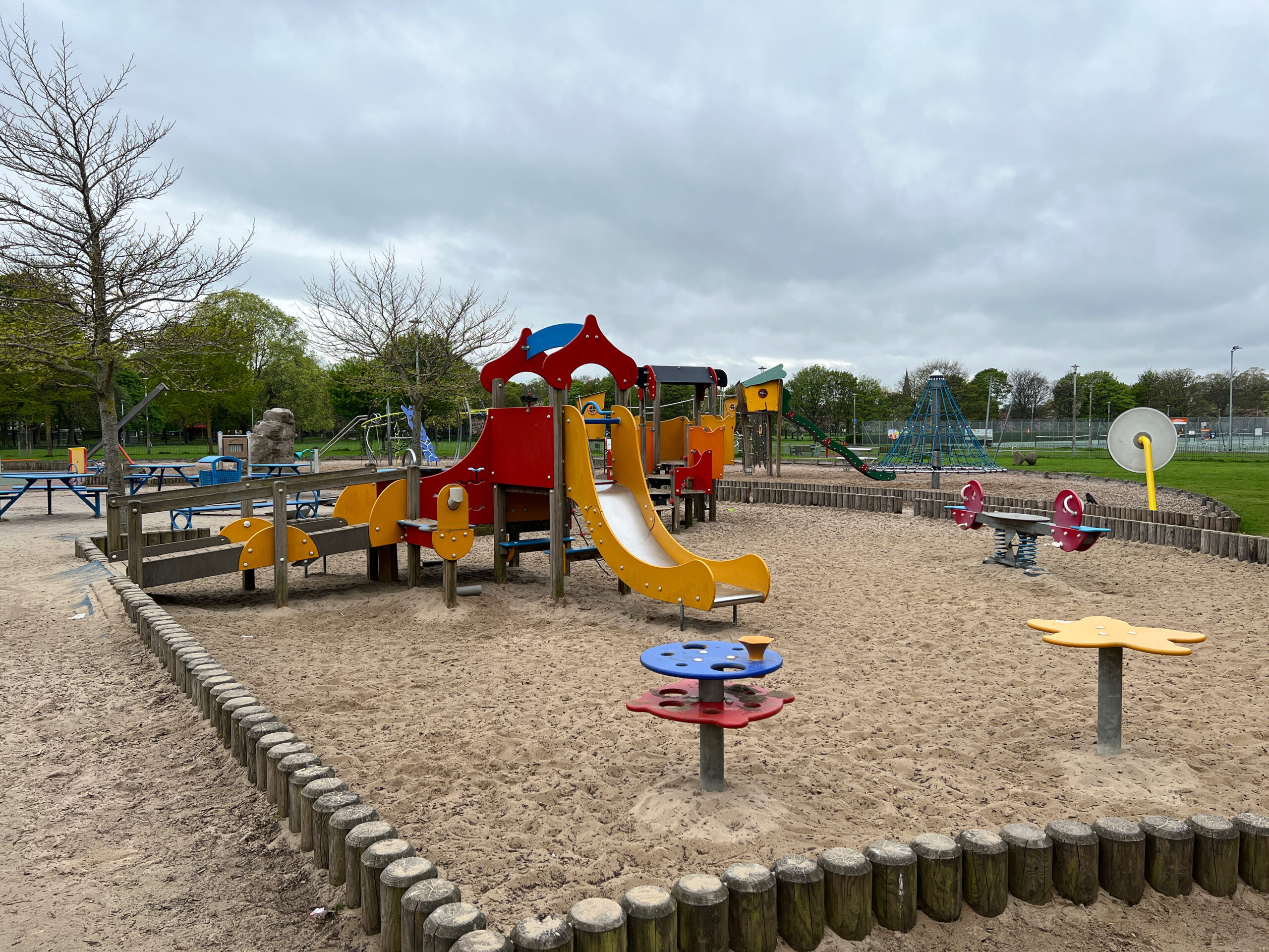 {Edinburgh} Fun for all ages at East Meadows Playpark The Bear & The Fox