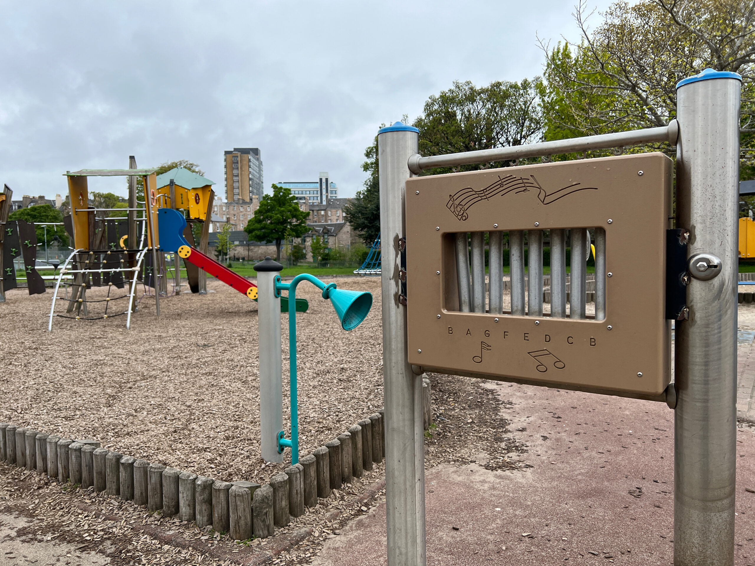 {Edinburgh} Fun for all ages at East Meadows Playpark The Bear & The Fox