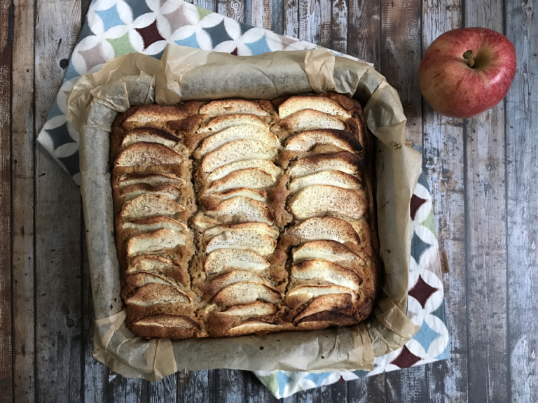 Apple & Cinnamon Cake
